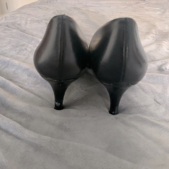 Pointed toe heels - Picture 3 of 3